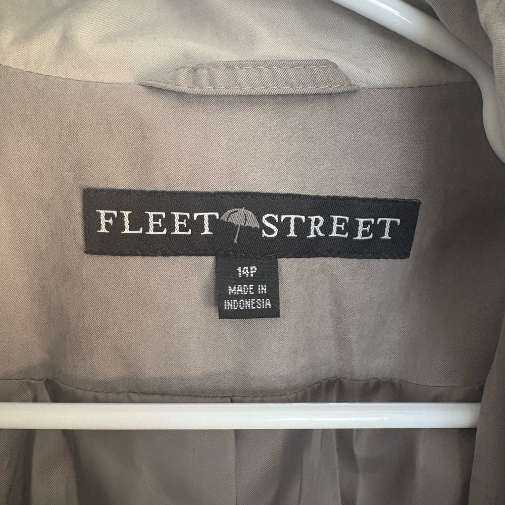 PLAE Classic Tan Trench Coat - Picture 3 of 4